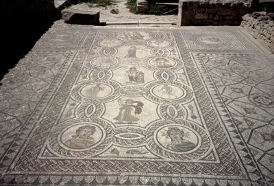 Dei e dee, dal pavimento della stanza principale di una casa da Roman